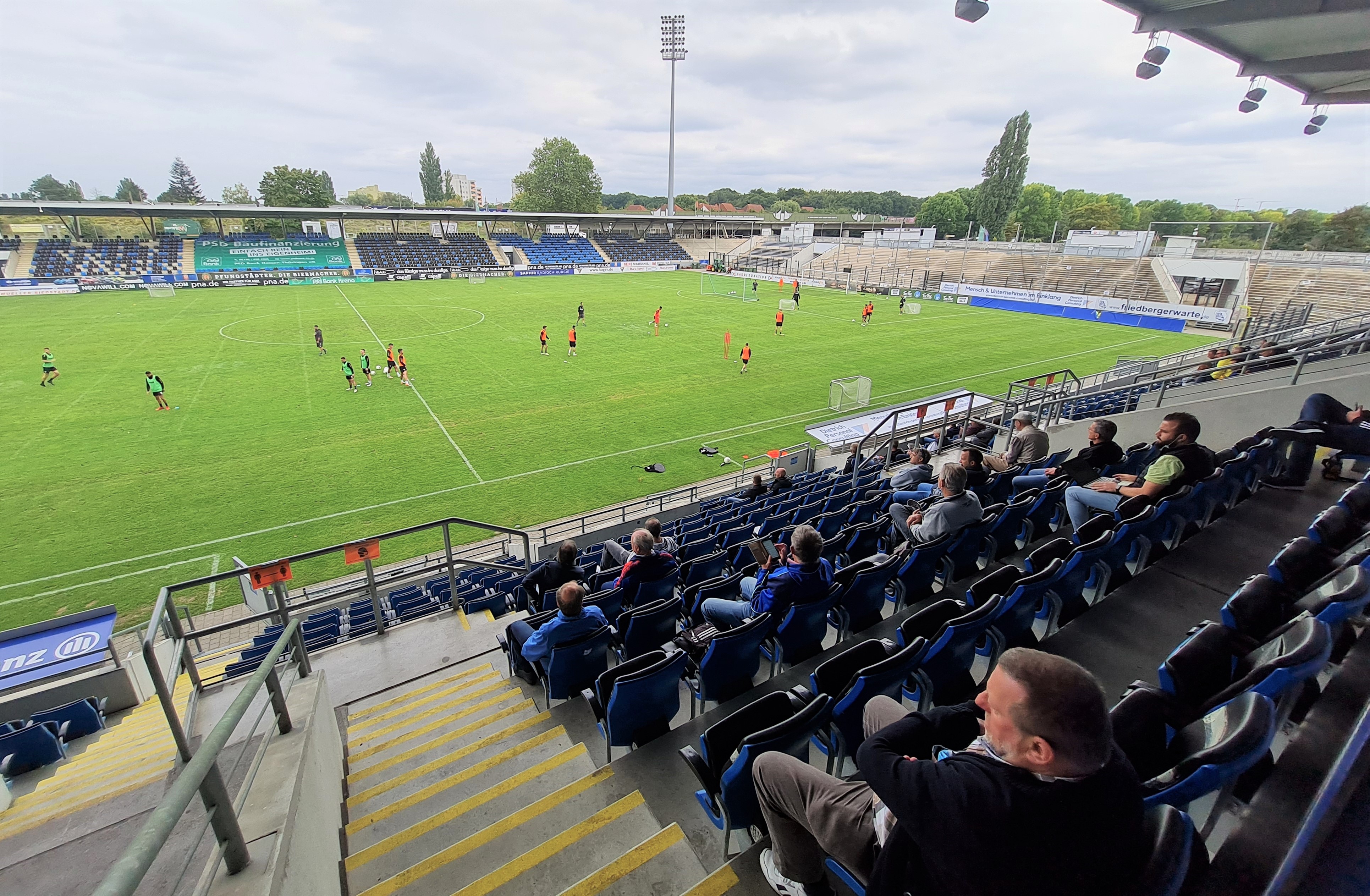 Praxisdemo zum ersten Kontakt und Einblicke in Zukunftsvisionen – Der BDFL zu Gast beim FSV Frankfurt