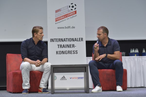 Michael Leopold interviewt Hansi Flick, Kicker ehrt Dirk Schuster