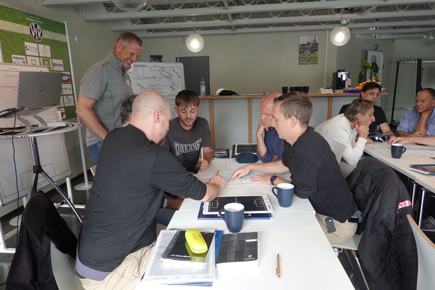 „Von der Halbspur zur Boxbesetzung“ – Taktisch geprägtes Trainer-Seminar