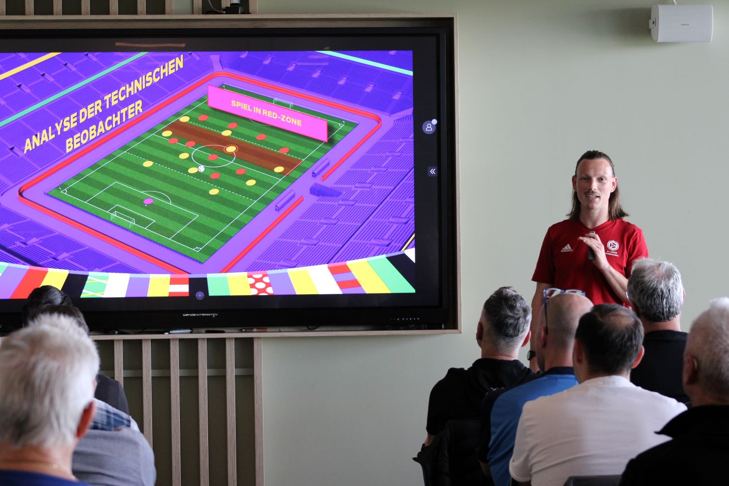 „Überspielen von mannorientierter Verteidigung: Offensive Lösungen gegen Pressing“ – Regionaler Trainer-Kongress in Fürth