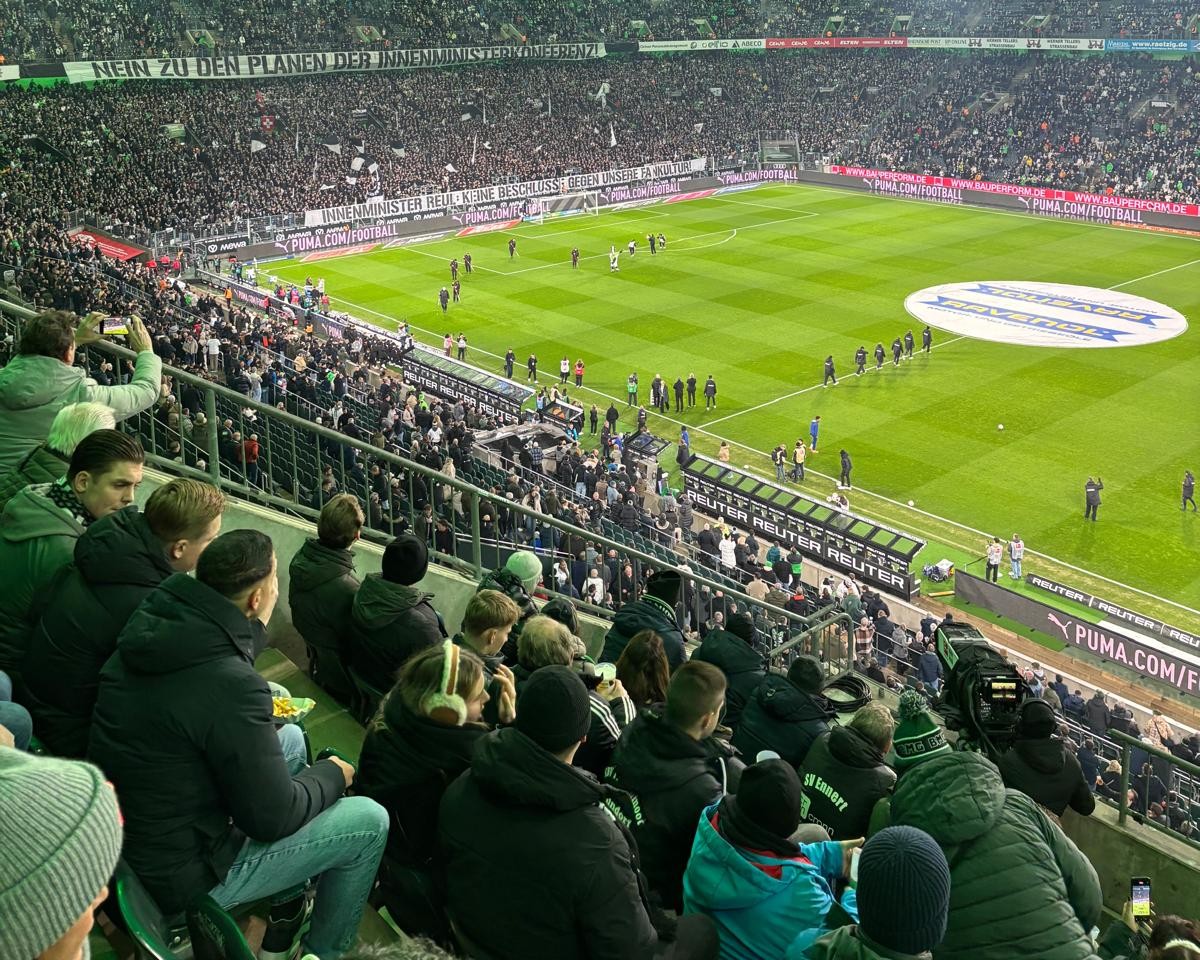 „Qualitative Spielbeoabachtung“ im Blended Learning Format: Borussia Park und digitales Treffen