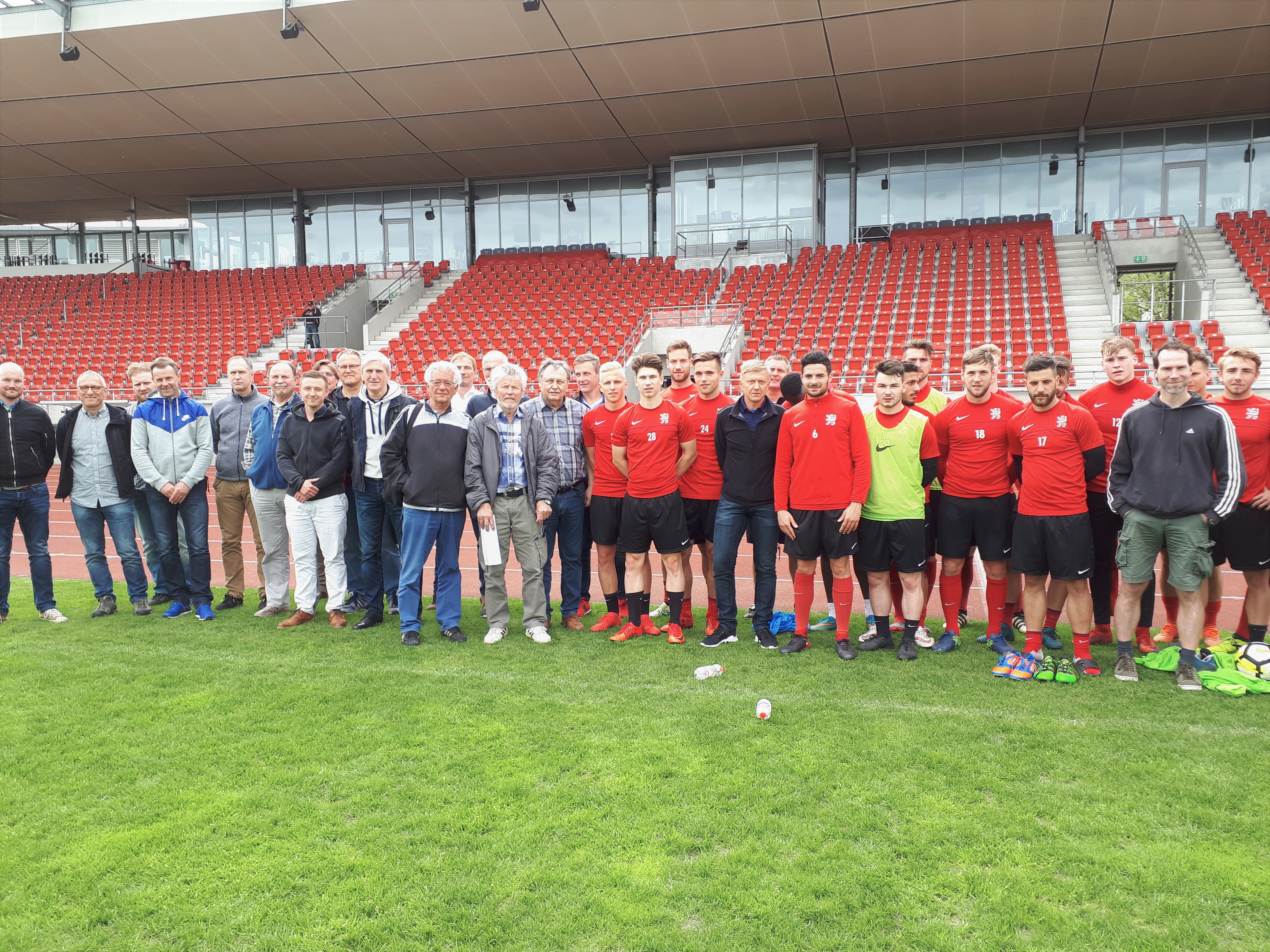 Fußballtrainer zu Gast beim KSV Hessen Kassel im Auestadion