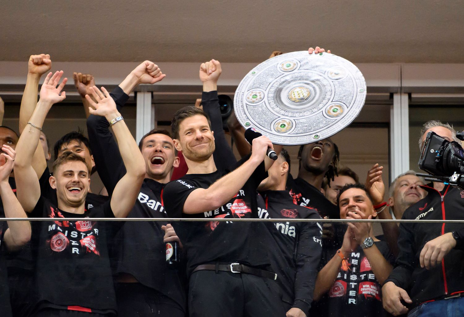 BDFL gratuliert Bayer 04 Leverkusen / Fortbildung in der BayArena